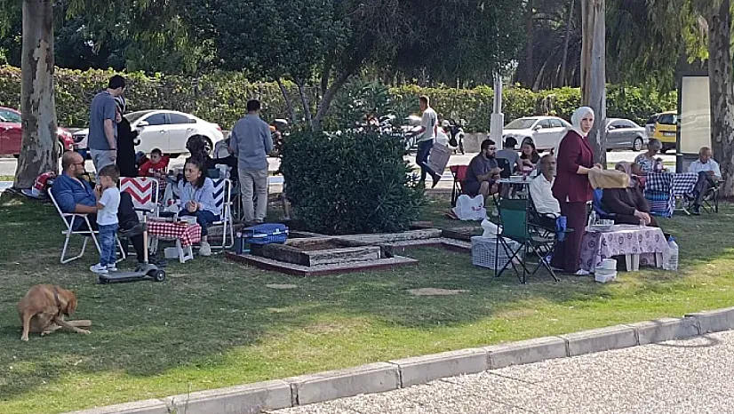 Fethiye'de Pazar Keyfi: Vatandaşlar Kahvaltılarını Sahil Bandı'nda Yaptı
