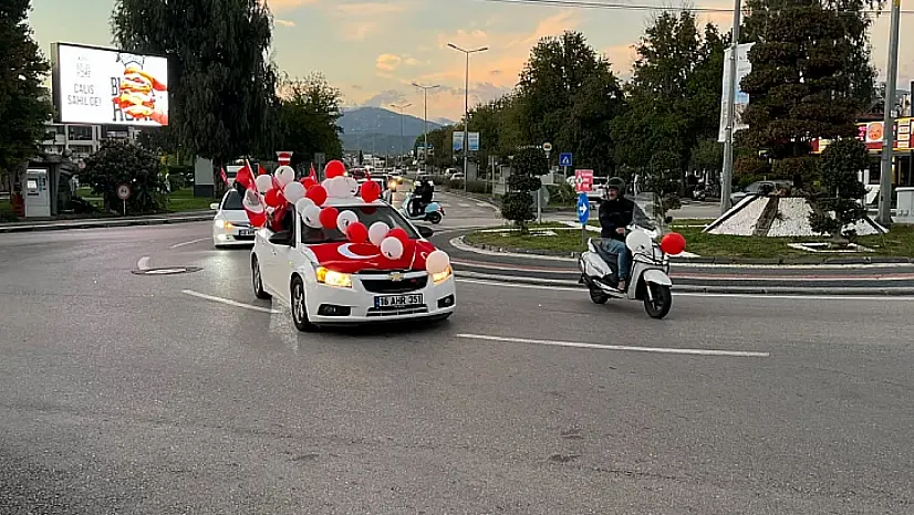 Uno Club Fethiye'den 13 Yıllık Cumhuriyet Konvoyu Geleneği