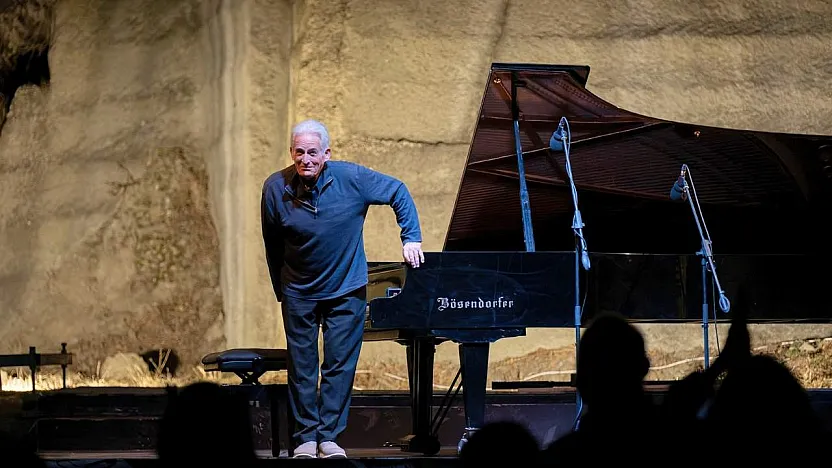 23. Uluslararası Gümüşlük Müzik Festivali'nde ABD'li piyanist Craig Sheppard konser verdi