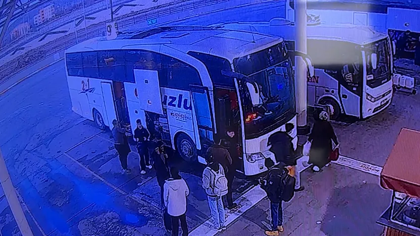 8 kişinin hayatını kaybettiği kazaya karışan otobüs Isparta'dan son kez yolcu alırken görüntülendi