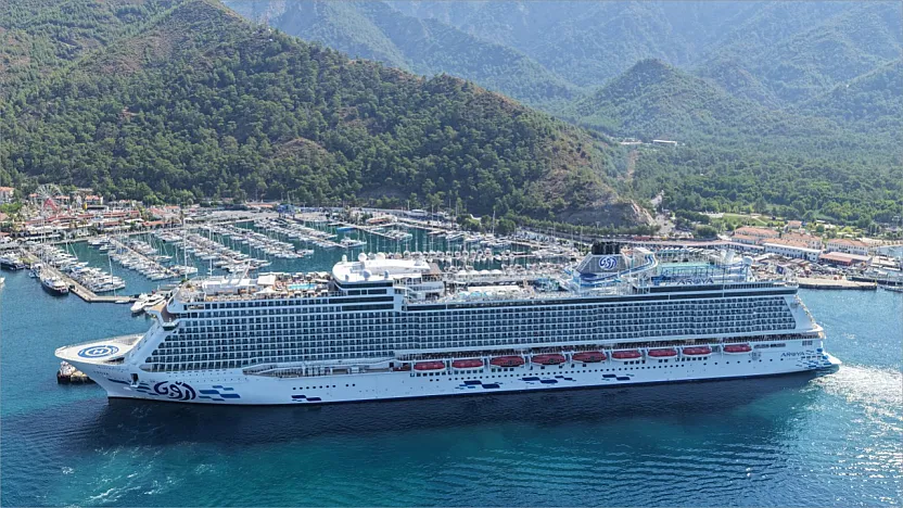 'Aroya' kruvaziyeri Marmaris'e 3 bin 210 turist getirdi