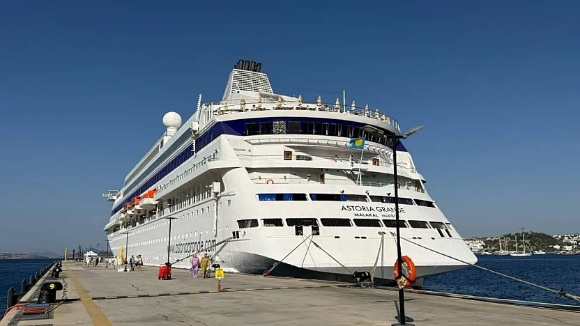 'Astoria Grande' kruvaziyeri 398 yolcuyla Bodrum'a geldi
