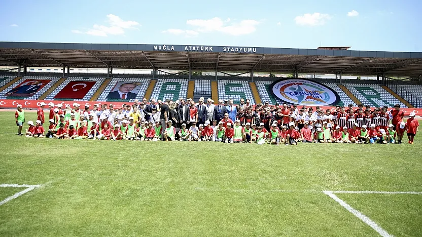 Bakan Bak, Muğla'da Kano Milli Takımı sporcularıyla bir araya geldi