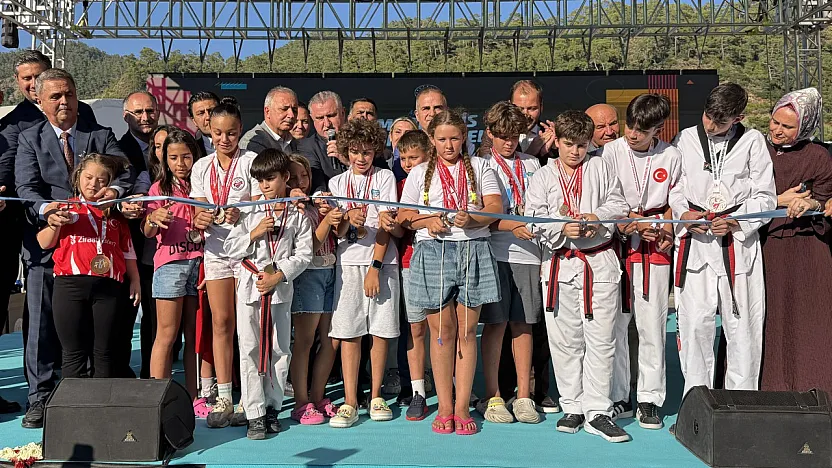 Bakan Osman Aşkın Bak'tan Marmaris'e Olimpik Yüzme Havuzu Müjdesi