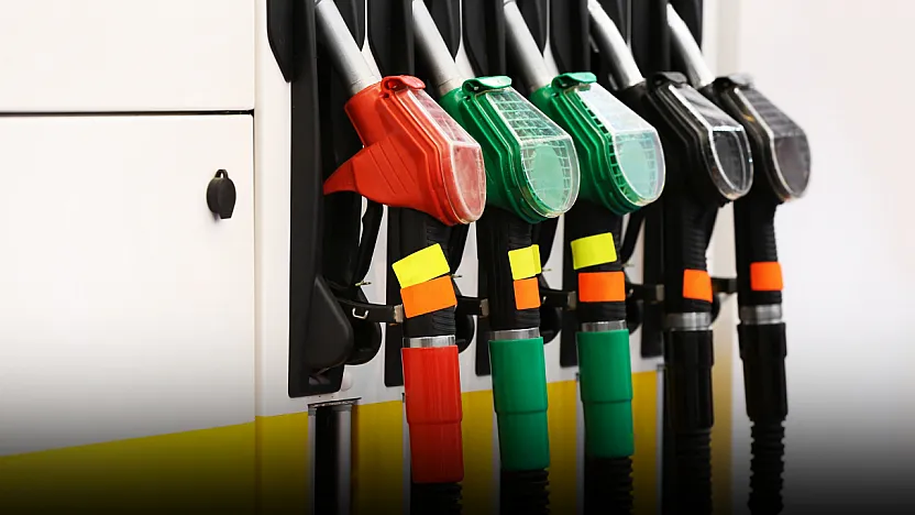 Benzine 4,30 TL indirim bekleniyor! Tabelalar ne zaman değişecek?