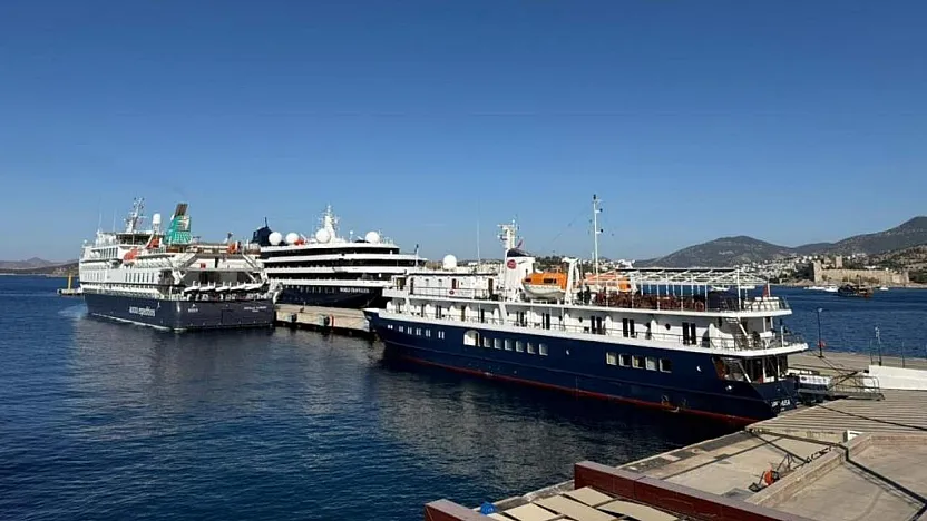 Bodrum'a 3 gemi birden geldi
