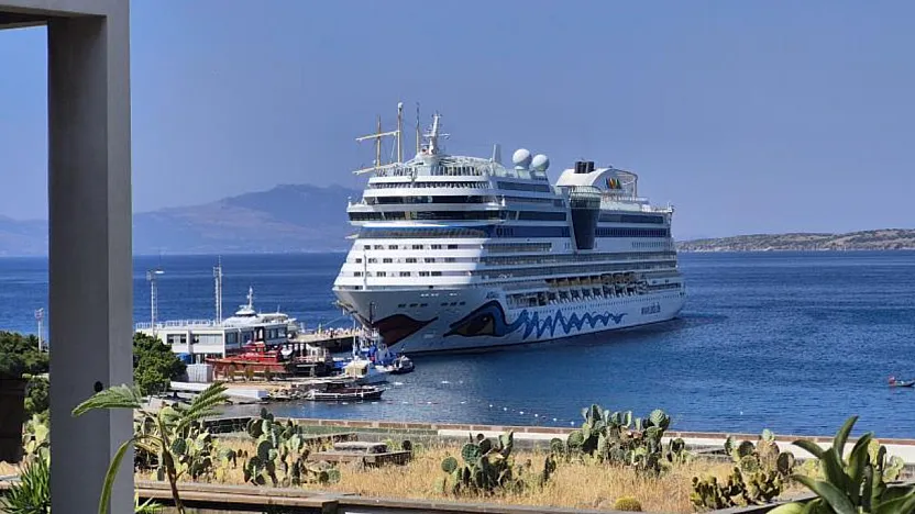Bodrum'a 3 gemiyle 2 bin 761 turist geldi