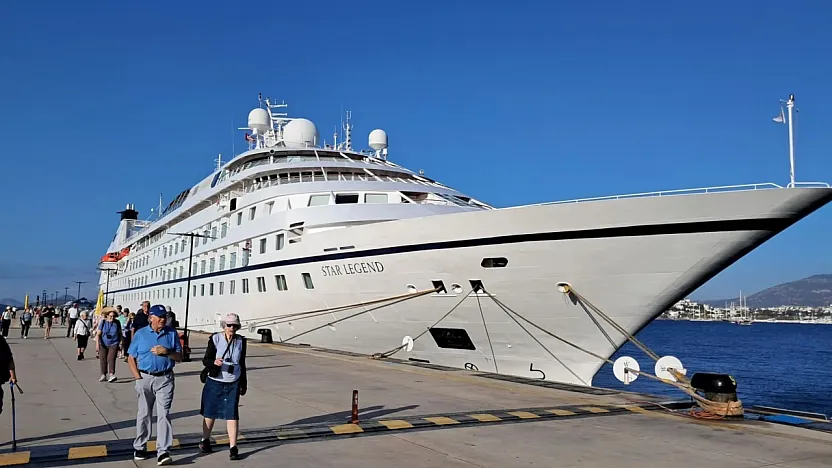 Bodrum'a 300 yolcusuyla geldi
