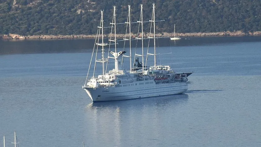 Bodrum'a iki kruvaziyerle 2 bin 988 turist geldi