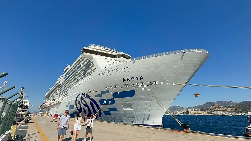Bodrum'a iki kruvaziyerle 3 bin 292 turist geldi