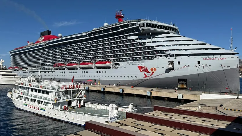 Bodrum'a 'Scarlet Lady' kruvaziyeriyle 2 bin 637 turist geldi