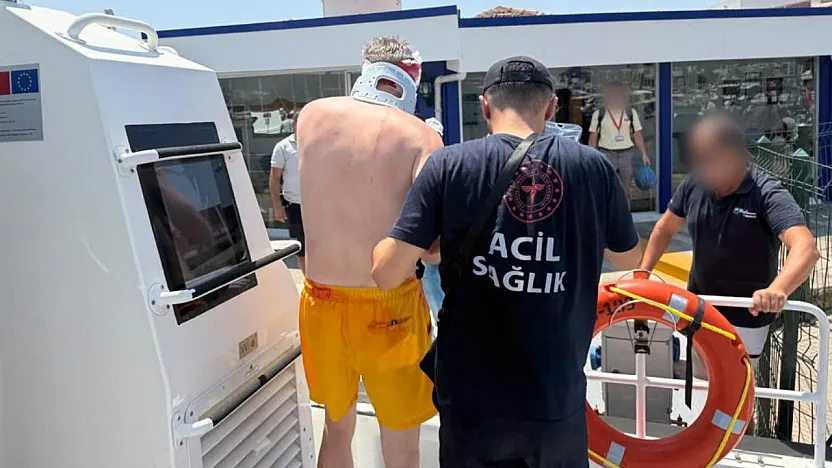 Bodrum açıklarında gezi teknesinde yaralanan vatandaş tahliye edildi