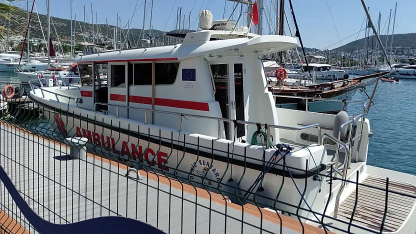 Bodrum açıklarında teknede rahatsızlanan kişi deniz ambulansıyla tahliye edildi