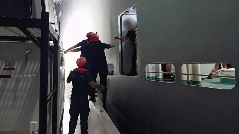 Bodrum Açıklarında Yaralanan Gemi Personeli Tahliye Edildi