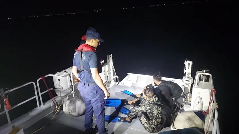 Bodrum Açıklarında Yüzerek Yunanistan'a Geçmeye Çalışan 2 Göçmen Yakalandı