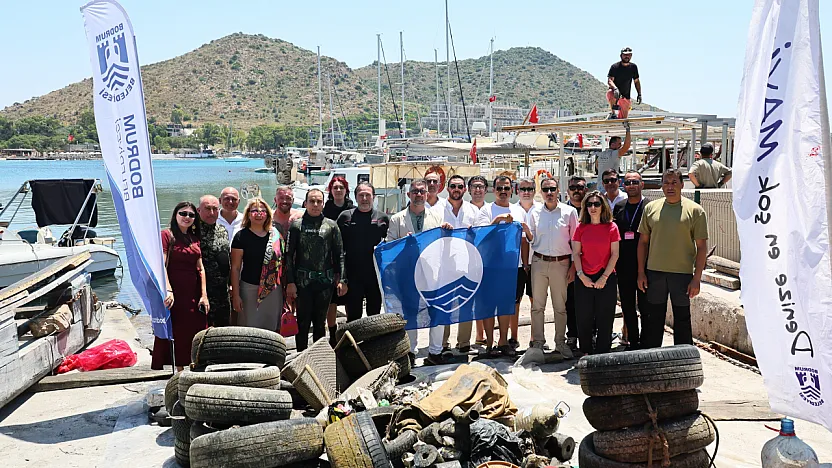 Bodrum Akyarlar'da deniz dibinden 1 ton çöp çıktı
