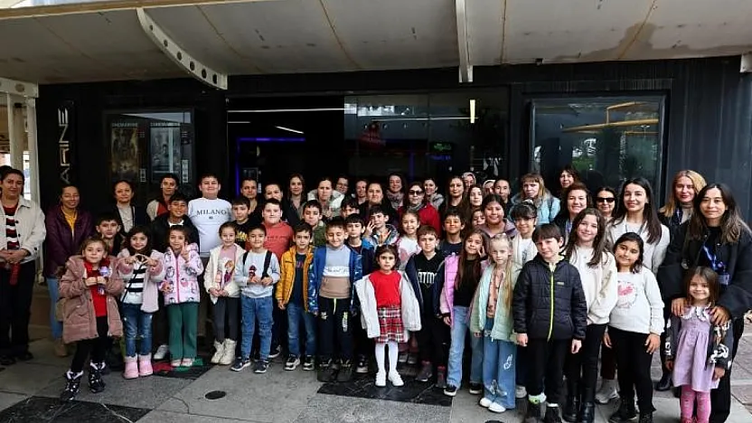 Bodrum Belediyesi'nden çocuklara sürpriz sinema gösterimi