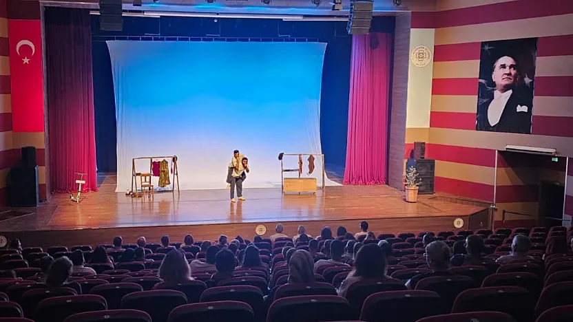 Bodrum Belediyesi Şehir Tiyatrosu Muğla'da sanatseverlerle buluştu