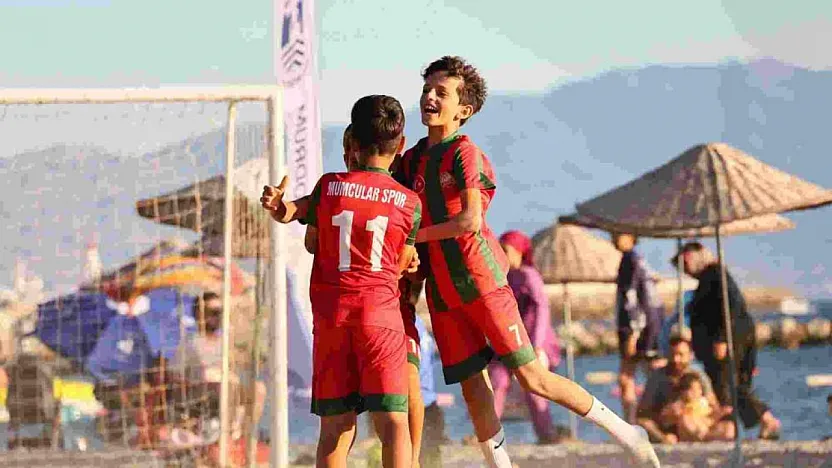 Bodrum'da 1. Günbatımı Çocuk Plaj Futbol Şenliği başladı