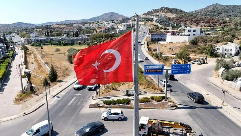 Bodrum'da bayrak direkleri bakımdan geçirildi