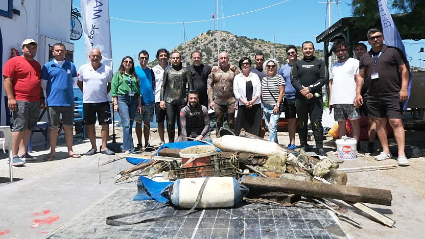 Bodrum'da dalgıçlar deniz dibinden 250 kilogram atık çıkardı