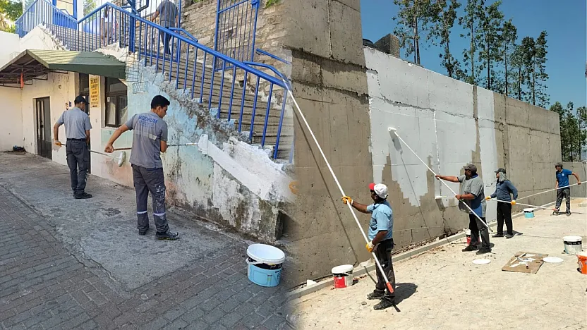 Bodrum'da mavi beyaz boyama çalışmaları devam ediyor