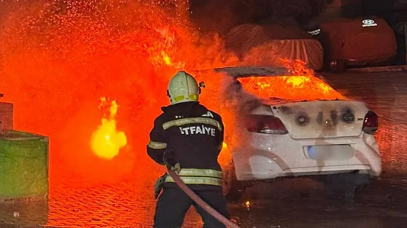 Bodrum'da otomobilde çıkan yangın söndürüldü