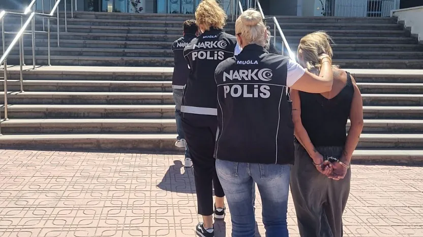 Bodrum'da uyuşturucu tacirlerine ağır darbe: 900 gram skunk, kokain ve pres makinesi ele geçirildi