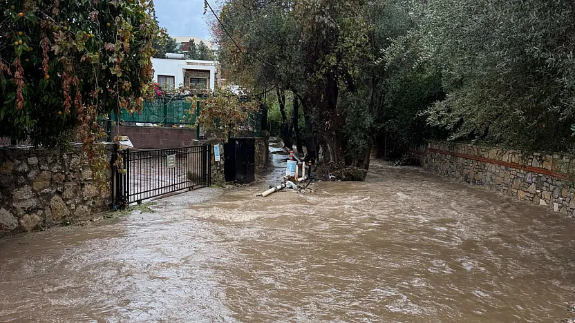 Bodrum'da yağış nedeniyle evinde mahsur kalan hamile kadın kurtarıldı