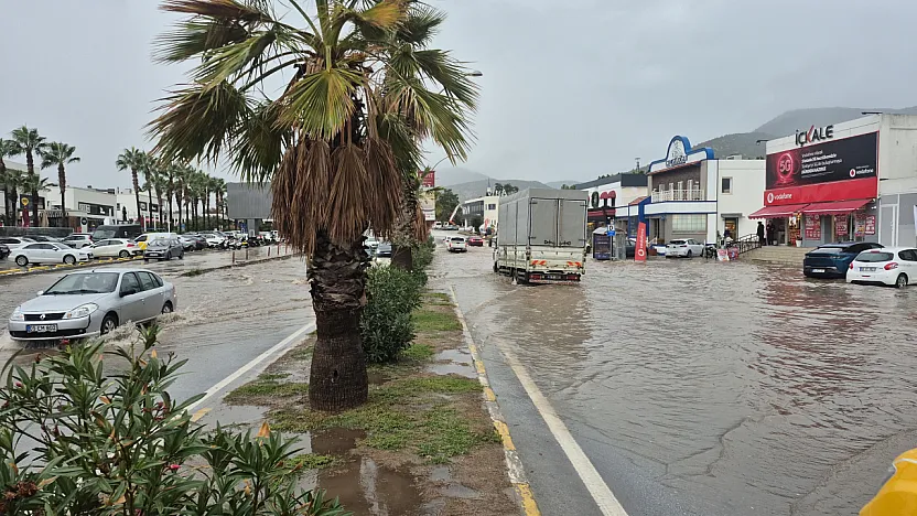 Bodrum'da yol göle döndü