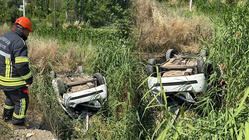 Burdur-Fethiye Karayolu'nda otomobil kanala düştü: 2 yaralı