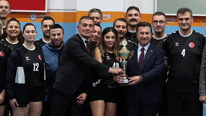Cumhuriyet Kupası'nda büyükşehir personeli sahada buluştu