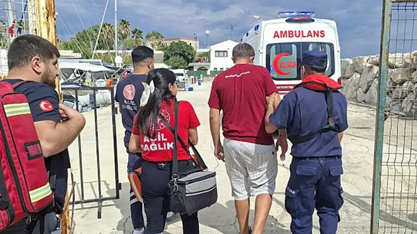 Datça'da gezi teknesinde rahatsızlanan vatandaşa tıbbi tahliye
