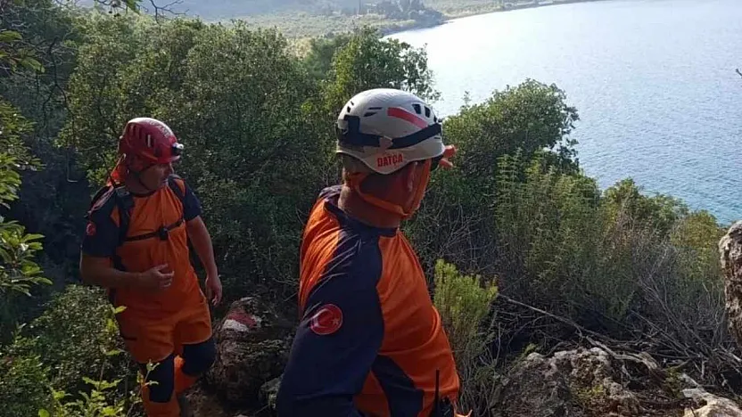 Datça'da koyda mahsur kalan kişi MAG-AME ekiplerinin yardımıyla kurtarıldı