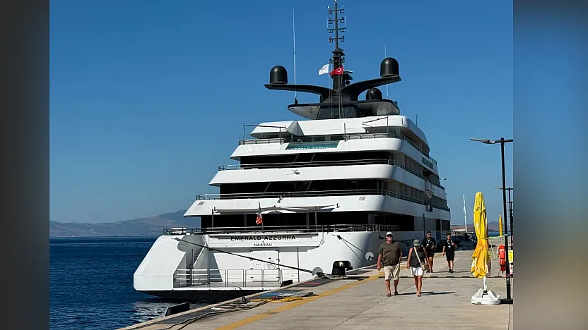 'Emerald Azzurra' kruvaziyeri Bodrum'a 100 turist getirdi