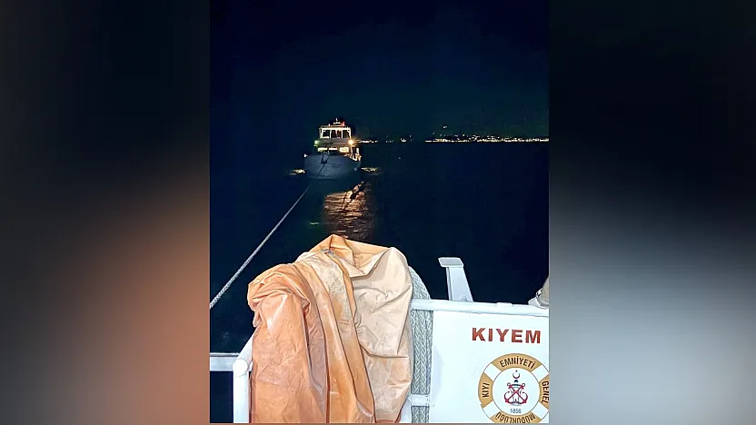 Fethiye açıklarında sürüklenen teknedeki 9 kişi kurtarıldı