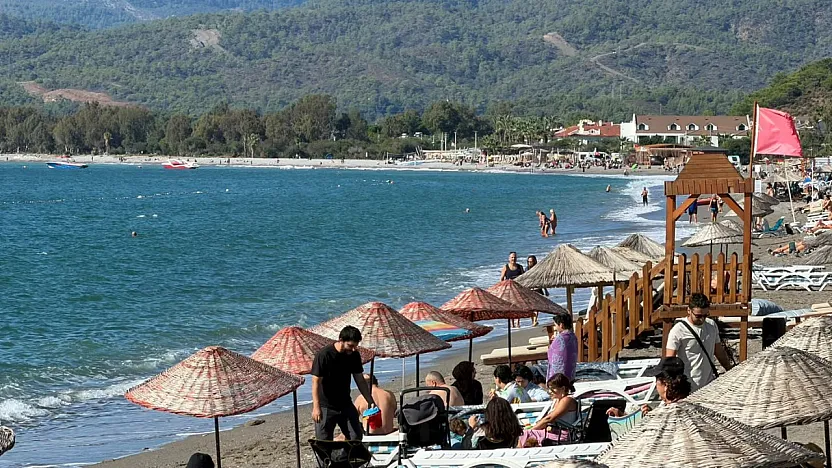 Fethiye Çalış Plajı'nda Ekim Ayında Deniz Keyfi
