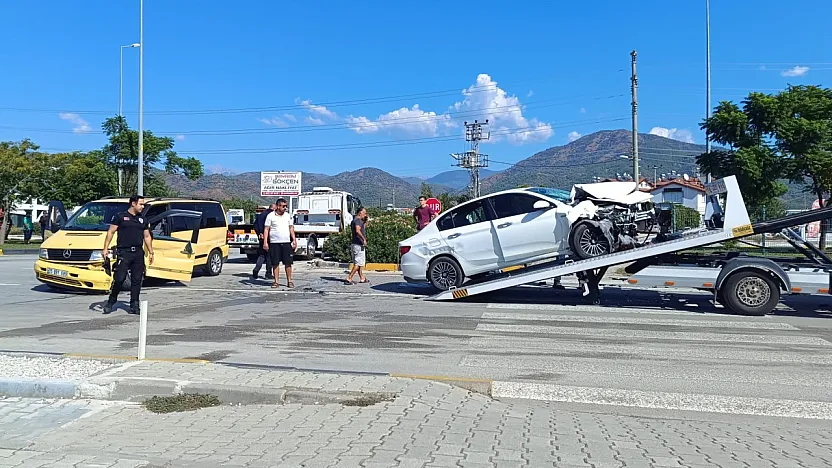 Fethiye Çamköy Kavşağı'nda kaza: 3'ü ağır 7 yaralı