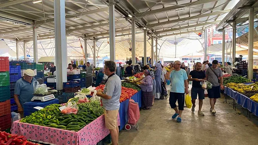 Fethiye Cumartesi Pazarı'nda Alışveriş Hareketliliği