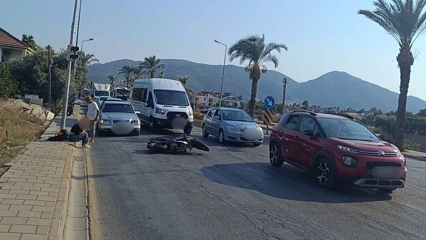 Fethiye'de Adnan Menderes Bulvarı'nda kaza: Trafik bir süre aksadı