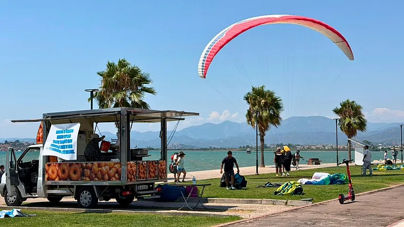 Fethiye'de Babadağ'ın cesur kanatları, hayatını kaybeden pilotları ve şehitleri unutmadı