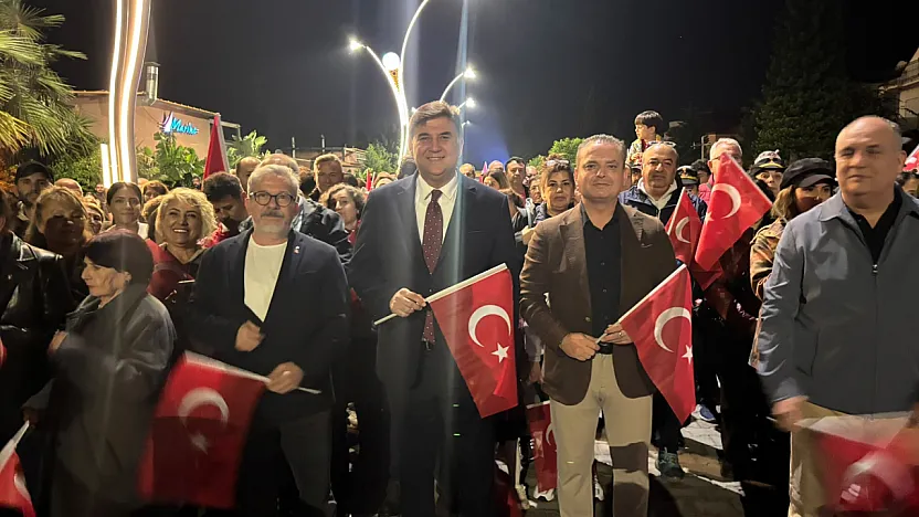 Fethiye'de binlerce yürek 'Cumhuriyet' için yürüdü
