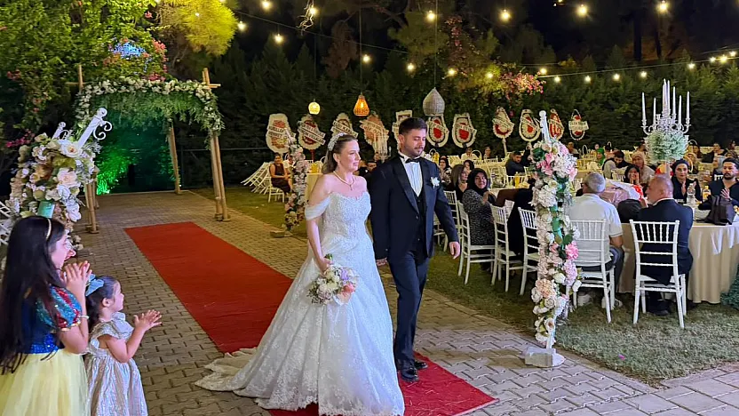 Fethiye'de Büşra ve Ceyhun çifti dünyaevine girdi
