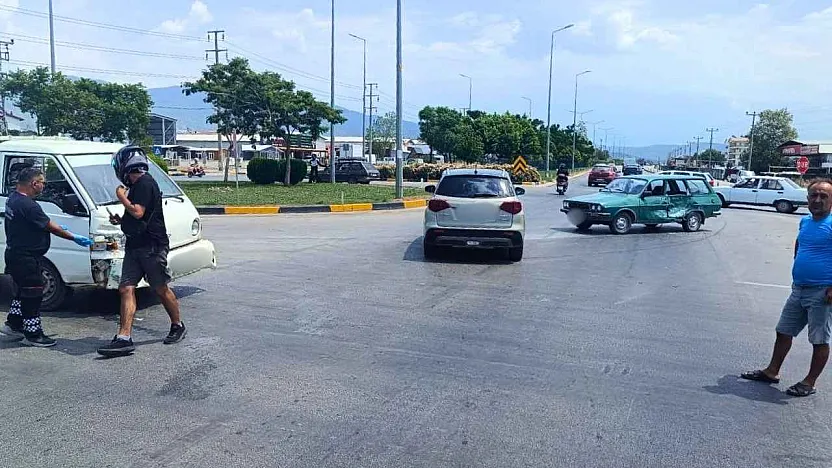 Fethiye'de Çamköy Kontrolsüz Kavşakta Trafik Kazası