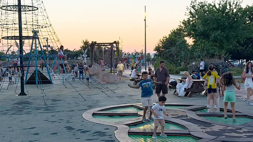 Fethiye'de çocuklar yazın tadını parklarda çıkarıyor