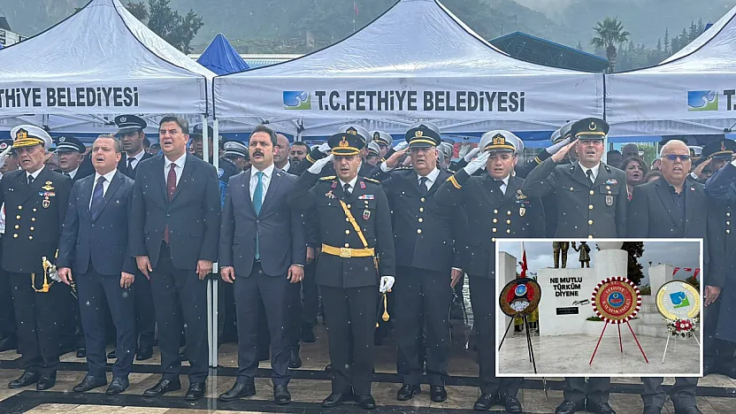 Fethiye'de Cumhuriyet Bayramı yağmur altında çelenk töreniyle başladı