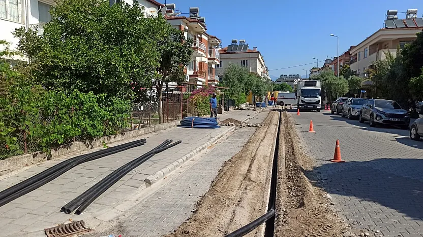Fethiye'de fiber altyapı çalışması: Pürşah Bey Caddesi'nin bir bölümü trafiğe kapatıldı
