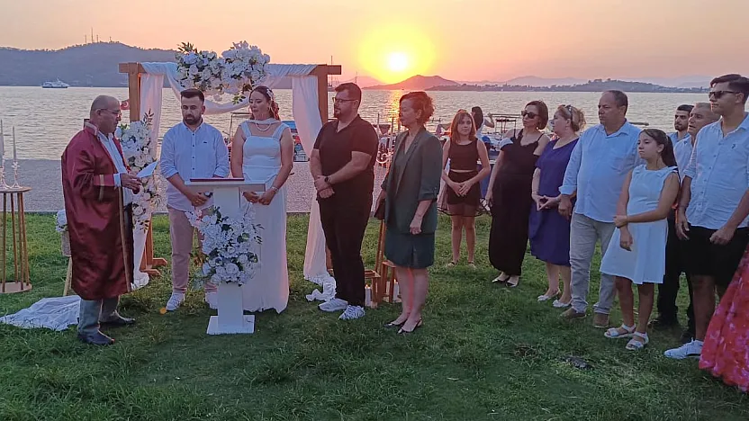 Fethiye'de gün batımında romantik nikah: Cansel ve Dilaver'den unutulmaz tercih