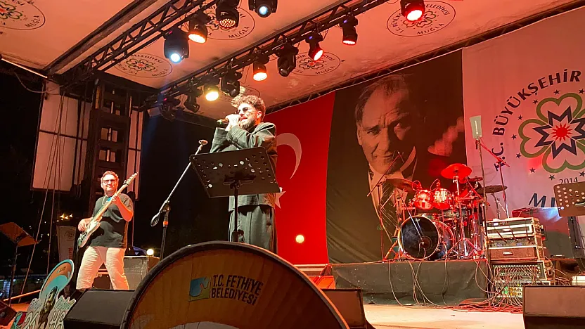Fethiye'de gündüz gökyüzü, gece müzik şöleni