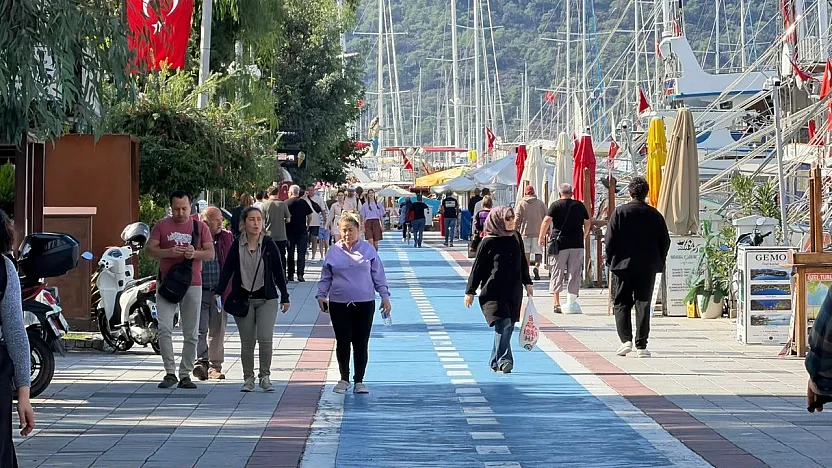 Fethiye'de Güneş Yüzünü Gösterdi, Kordonda Yoğunluk Yaşandı